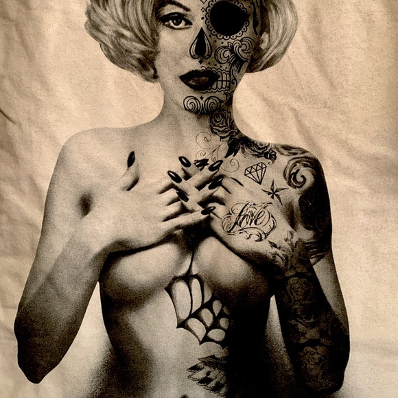 Popular Poison graphic T-shirt unisex great for halloween - Picture 4 of 8